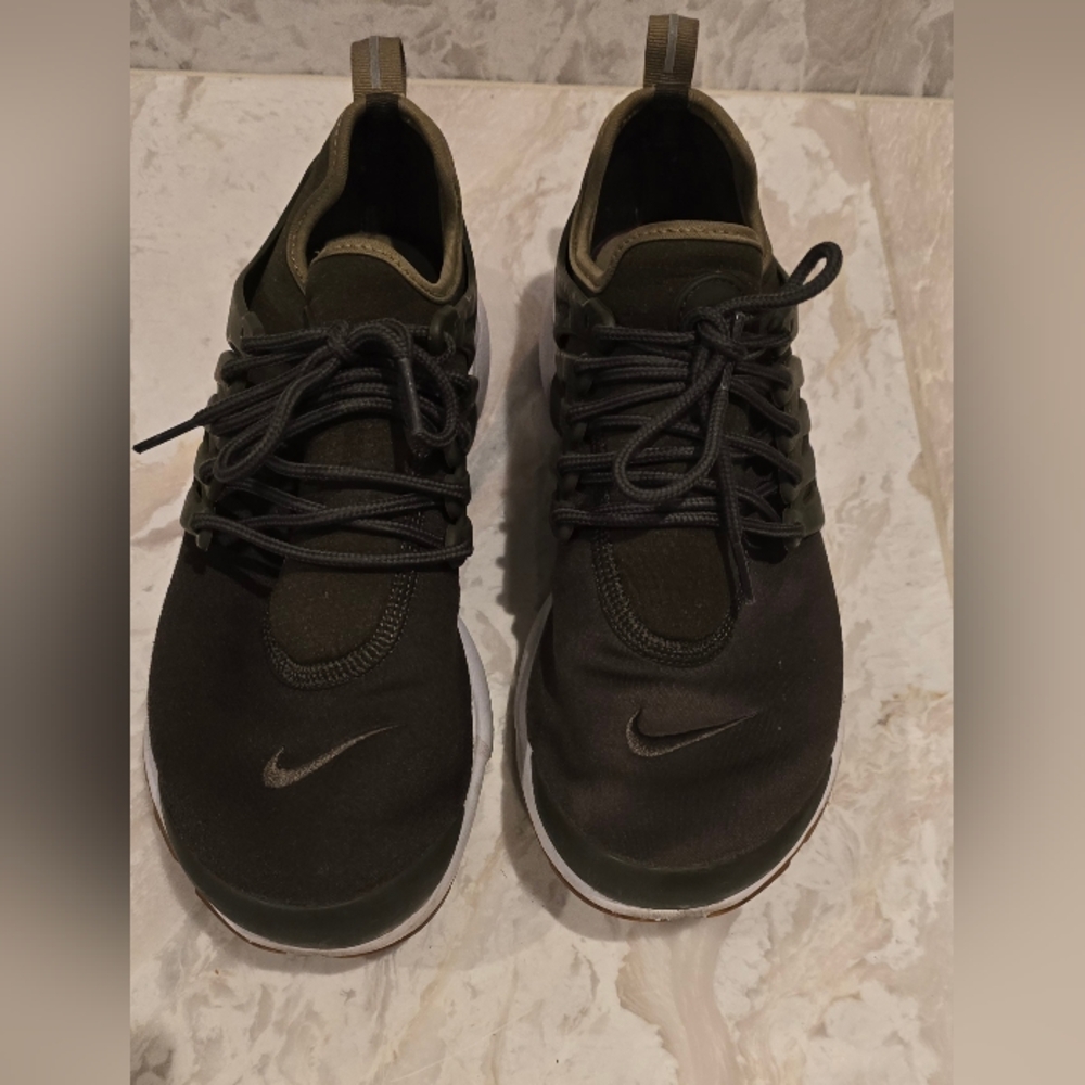 Nike Air Presto Women's Athletic Sneakers In olive